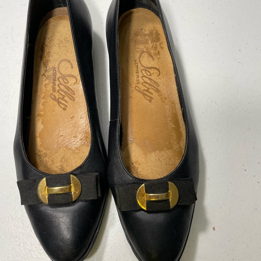 Selby Black Women's Shoes with Gold Accent Size 6M SB-90
